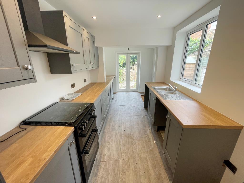 Lot: 152 - TWO-BEDROOM MID-TERRACE HOUSE - Modern fitted kitchen
